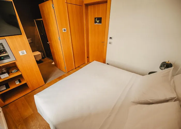 Gredic Heritage Residences Hotell Dobrovo